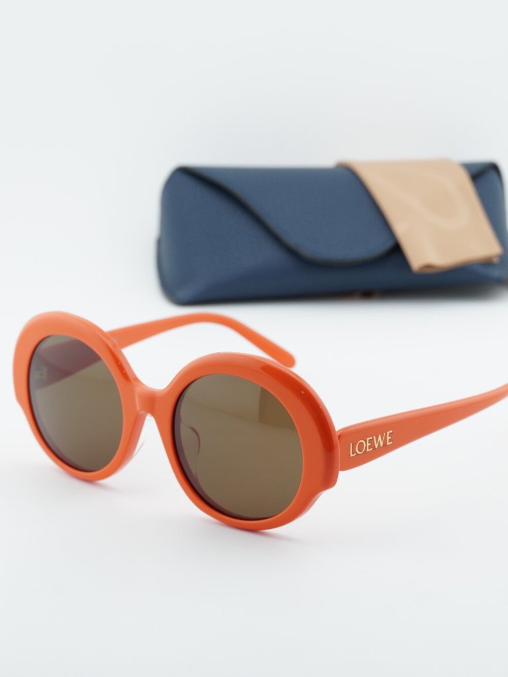 Loewe LW40135F 42E Round Sunglasses – Orange / Brown